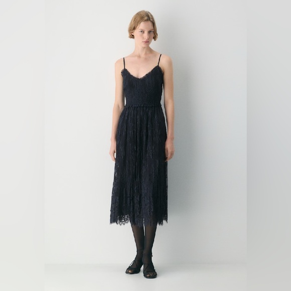 Aritzia Dresses & Skirts - NEW Aritzia Black Tuberose Lace tiered Midi Dress Size XS